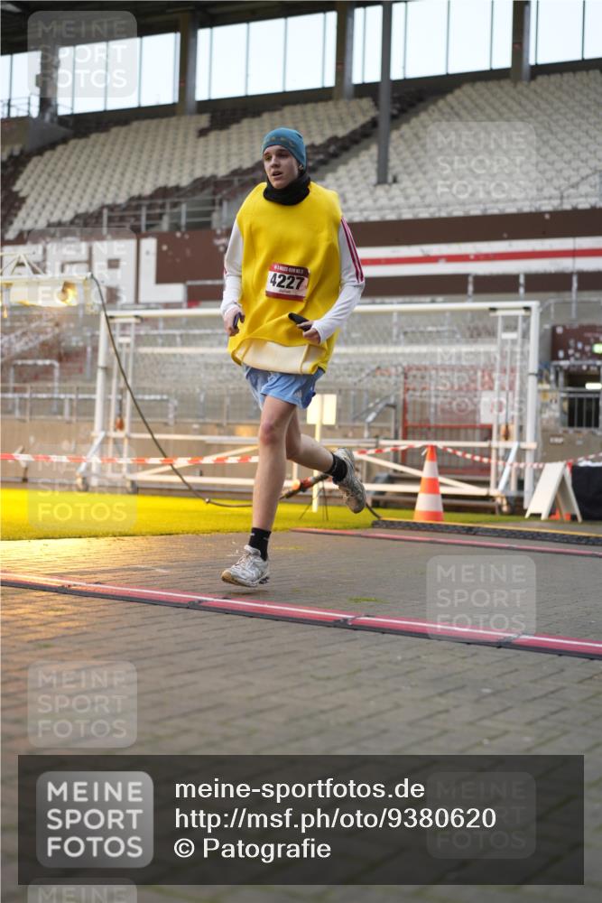 07.12.2025 - St. Pauli X-Mass-Run No. 15 Patografie http://msf.ph/oto/9380620 07.12.2025 10:17:45 Ziel 1161, 1162, 1963, 2663, 3804, 4127, 4227 meine-sportfotos.de