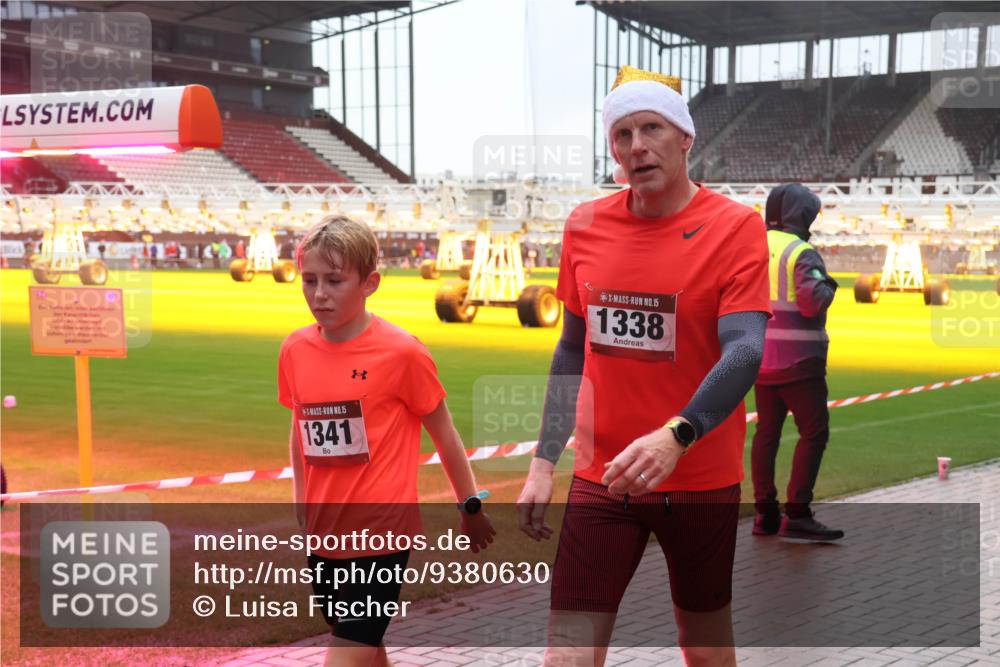 07.12.2025 - St. Pauli X-Mass-Run No. 15 Luisa Fischer http://msf.ph/oto/9380630 07.12.2025 11:14:20 Ziel 15, 1341, 15, 1338, 274, 375, 425, 475, 585, 708, 1111, 1114, 2773 meine-sportfotos.de