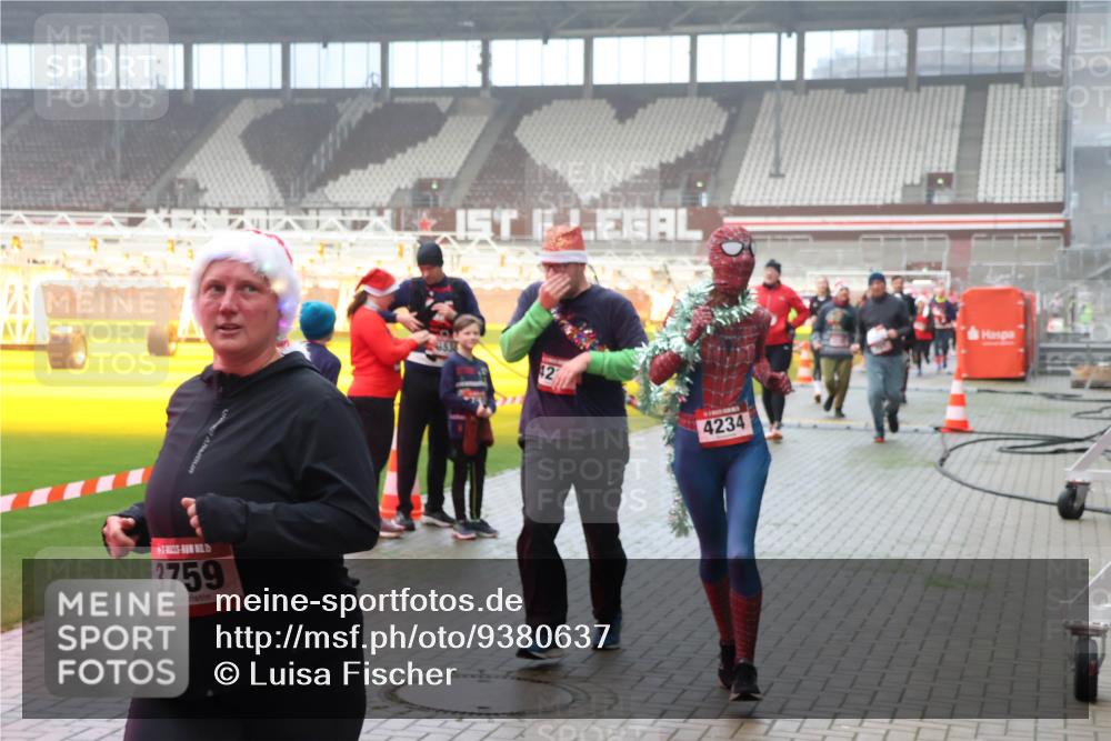 07.12.2025 - St. Pauli X-Mass-Run No. 15 Luisa Fischer http://msf.ph/oto/9380637 07.12.2025 10:09:08 Ziel 3759, 12, 4234, 19, 390, 707, 786, 789, 947, 1002, 1031, 1176, 1570, 2126, 2247, 2248, 2521, 2650, 2746, 3212, 3300, 3332, 3335, 3484, 3495, 3671, 3759, 3891, 3904, 3907, 4066, 4067, 4068, 4205, 4232, 4234, 4451 meine-sportfotos.de