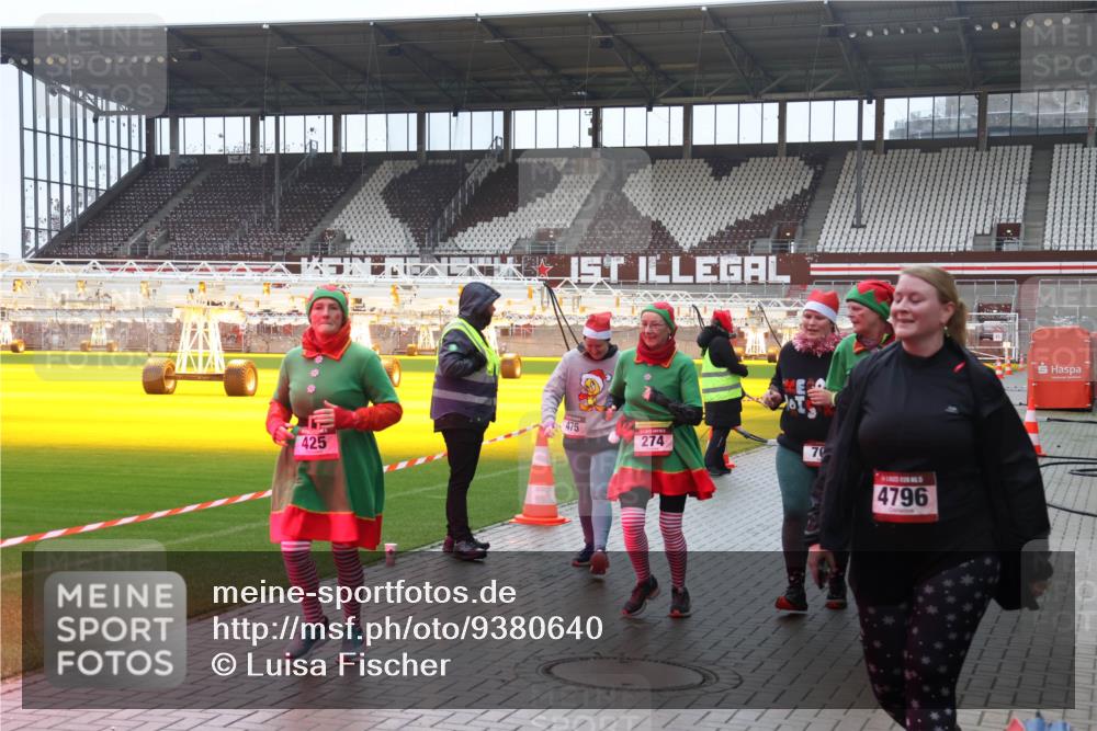 07.12.2025 - St. Pauli X-Mass-Run No. 15 Luisa Fischer http://msf.ph/oto/9380640 07.12.2025 11:14:31 Ziel 425, 475, 274, 70, 4796, 274, 375, 425, 475, 708, 942, 946, 948 meine-sportfotos.de