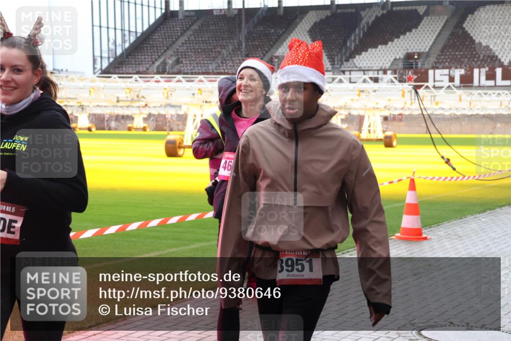 07.12.2025 - St. Pauli X-Mass-Run No. 15 Luisa Fischer http://msf.ph/oto/9380646 07.12.2025 10:41:33 Ziel 46, 15, 15, 3951, 259, 284, 288, 406, 449, 545, 575, 952, 1153, 2330, 2331, 2507, 2555, 2559, 3047, 3264, 3265, 3951, 4617, 4773, 4856, 4871 meine-sportfotos.de