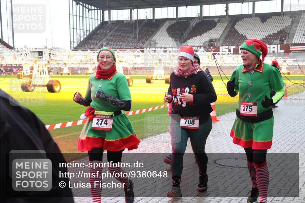 07.12.2025 - St. Pauli X-Mass-Run No. 15 Luisa Fischer http://msf.ph/oto/9380648 07.12.2025 11:14:33 Ziel 15, 274, 5, 708, 5, 375, 274, 375, 425, 475, 708, 942, 946, 948 meine-sportfotos.de