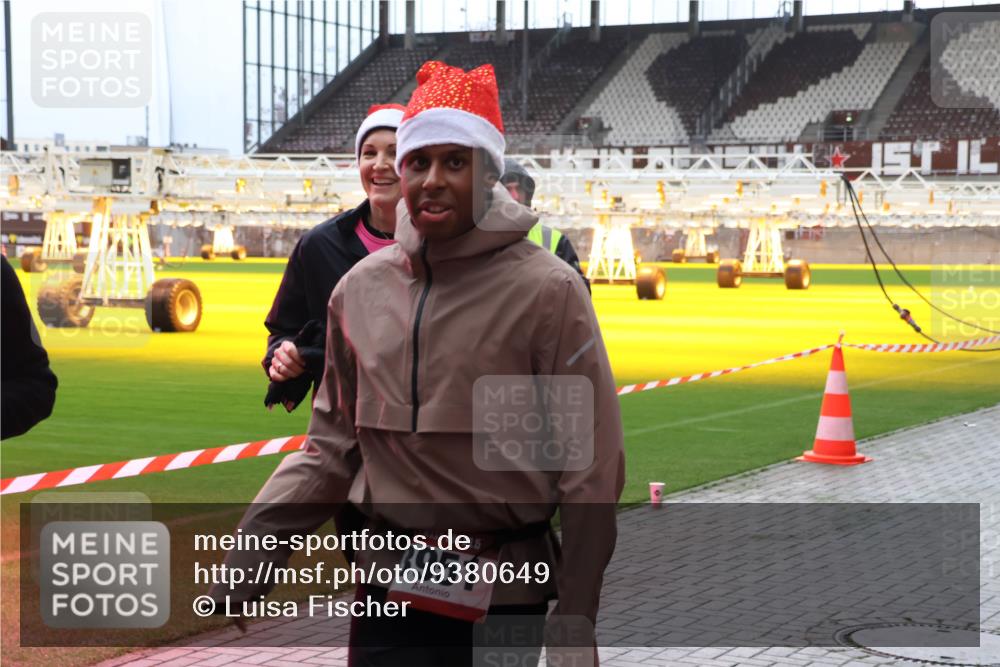 07.12.2025 - St. Pauli X-Mass-Run No. 15 Luisa Fischer http://msf.ph/oto/9380649 07.12.2025 10:41:33 Ziel 15, 6951, 259, 284, 288, 406, 449, 545, 575, 952, 1153, 2330, 2331, 2507, 2555, 2559, 3047, 3264, 3265, 3951, 4617, 4773, 4856, 4871 meine-sportfotos.de
