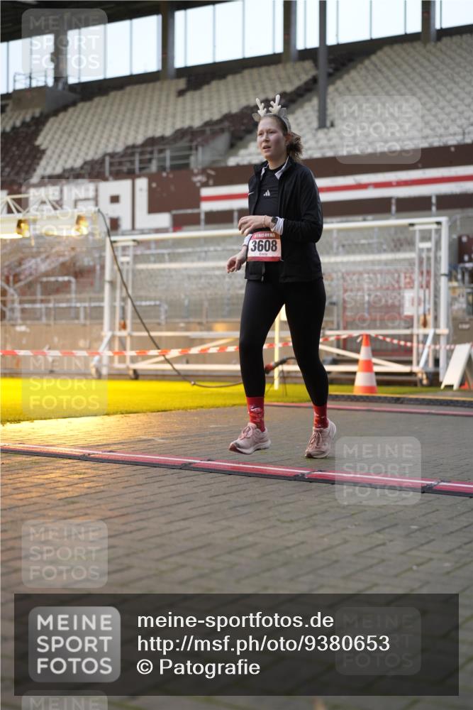 07.12.2025 - St. Pauli X-Mass-Run No. 15 Patografie http://msf.ph/oto/9380653 07.12.2025 10:18:14 Ziel 2049, 3606, 3608 meine-sportfotos.de