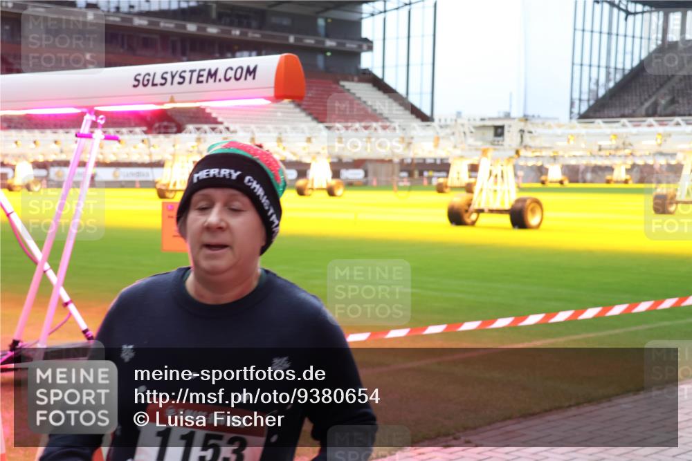07.12.2025 - St. Pauli X-Mass-Run No. 15 Luisa Fischer http://msf.ph/oto/9380654 07.12.2025 10:41:46 Ziel 1153, 259, 279, 288, 449, 545, 575, 952, 1153, 1275, 2288, 2330, 2331, 2507, 3047, 3264, 3265, 3392, 3951, 4617, 4773, 4871 meine-sportfotos.de