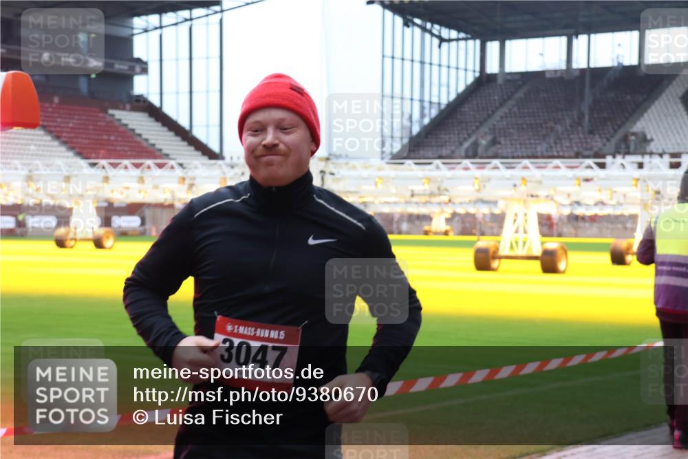 07.12.2025 - St. Pauli X-Mass-Run No. 15 Luisa Fischer http://msf.ph/oto/9380670 07.12.2025 10:41:49 Ziel 15, 3047, 259, 279, 449, 545, 575, 952, 1153, 1275, 2288, 2330, 2331, 2507, 3047, 3264, 3265, 3392, 3951, 4617, 4773 meine-sportfotos.de