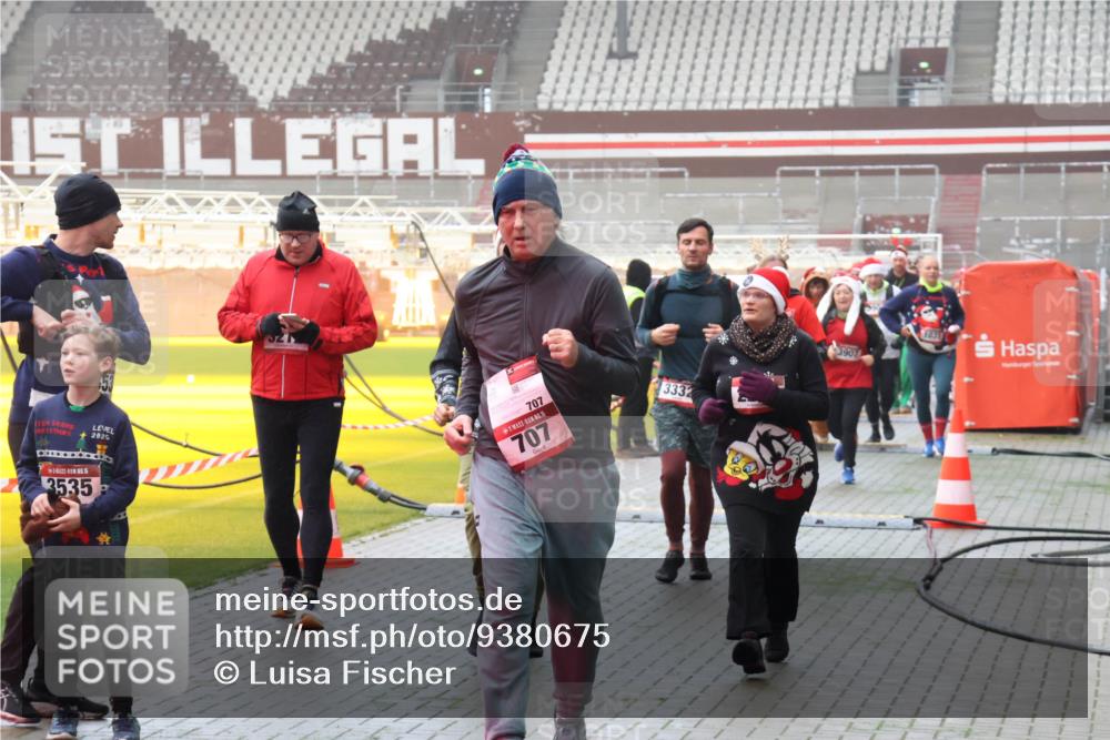 07.12.2025 - St. Pauli X-Mass-Run No. 15 Luisa Fischer http://msf.ph/oto/9380675 07.12.2025 10:09:13 Ziel 169, 2025, 15, 3535, 707, 15, 707, 3332, 3907, 1031, 19, 390, 707, 786, 789, 947, 1002, 1031, 1176, 1461, 1465, 1570, 1575, 1576, 2126, 2247, 2248, 2521, 2650, 2746, 3212, 3300, 3332, 3335, 3484, 3495, 3671, 3759, 3891, 3904, 3907, 4066, 4067, 4068, 4205, 4232, 4234, 4451 meine-sportfotos.de