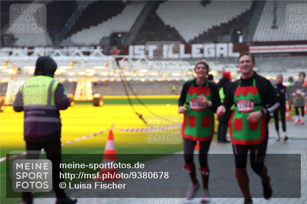 07.12.2025 - St. Pauli X-Mass-Run No. 15 Luisa Fischer http://msf.ph/oto/9380678 07.12.2025 10:41:50 Ziel 3264, 141, 259, 279, 322, 449, 545, 575, 952, 1153, 1275, 2288, 2330, 2331, 2507, 3047, 3264, 3265, 3392, 3951, 4617, 4773 meine-sportfotos.de