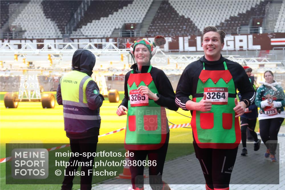 07.12.2025 - St. Pauli X-Mass-Run No. 15 Luisa Fischer http://msf.ph/oto/9380686 07.12.2025 10:41:51 Ziel 3265, 15, 3264, 4773, 141, 259, 279, 322, 449, 545, 575, 952, 1153, 1275, 2288, 2330, 2331, 2507, 2563, 3047, 3264, 3265, 3392, 3951, 4617, 4773 meine-sportfotos.de