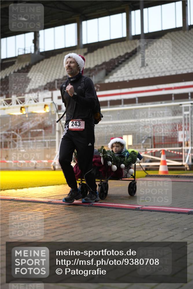 07.12.2025 - St. Pauli X-Mass-Run No. 15 Patografie http://msf.ph/oto/9380708 07.12.2025 10:18:28 Ziel 243, 264, 269, 1607, 1671, 2049, 2631, 2925, 3520, 3608, 4540 meine-sportfotos.de