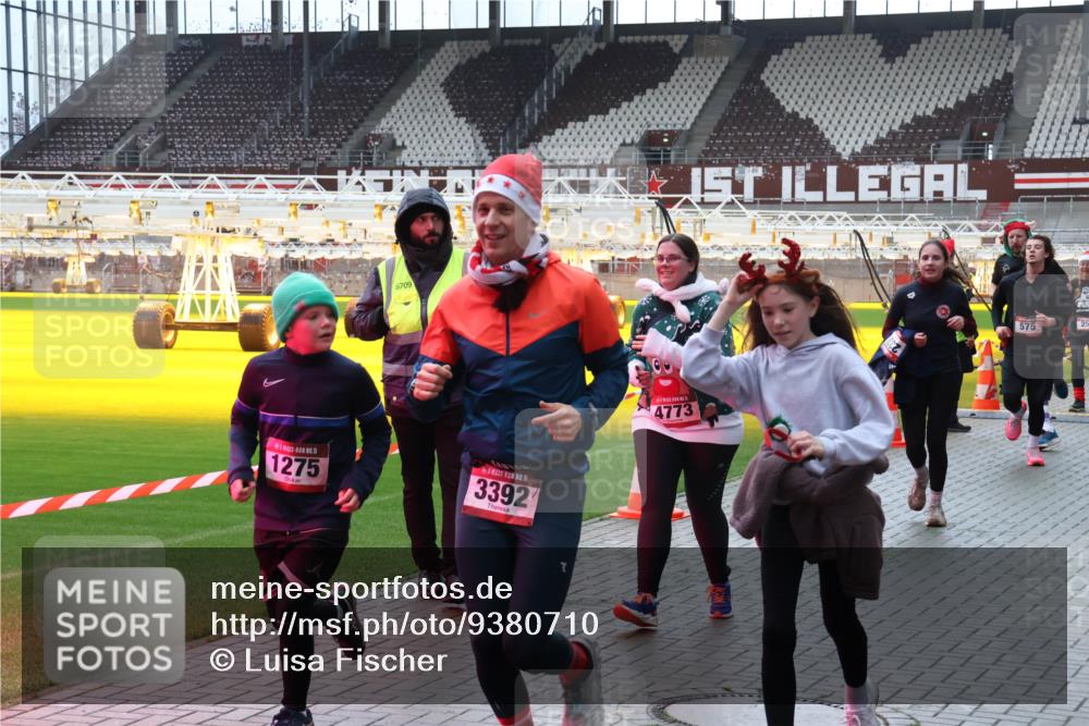 07.12.2025 - St. Pauli X-Mass-Run No. 15 Luisa Fischer http://msf.ph/oto/9380710 07.12.2025 10:41:55 Ziel 6709, 5, 1275, 15, 3392, 4773, 575, 141, 259, 279, 322, 449, 545, 575, 952, 1153, 1275, 2288, 2330, 2331, 2507, 2563, 3047, 3392, 3951, 4617, 4773 meine-sportfotos.de