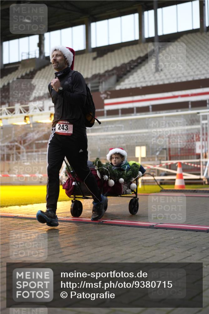 07.12.2025 - St. Pauli X-Mass-Run No. 15 Patografie http://msf.ph/oto/9380715 07.12.2025 10:18:28 Ziel 243, 264, 269, 1607, 1671, 2049, 2631, 2925, 3520, 3608, 4540 meine-sportfotos.de