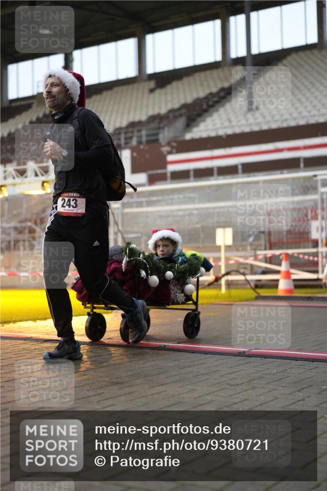 07.12.2025 - St. Pauli X-Mass-Run No. 15 Patografie http://msf.ph/oto/9380721 07.12.2025 10:18:28 Ziel 243, 264, 269, 1607, 1671, 2049, 2631, 2925, 3520, 3608, 4540 meine-sportfotos.de