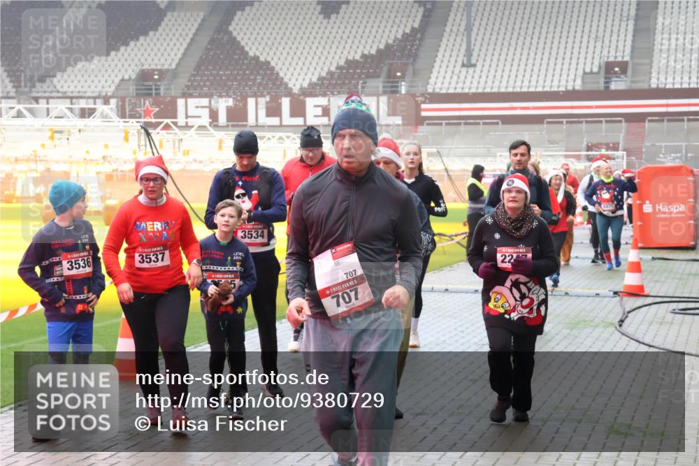 07.12.2025 - St. Pauli X-Mass-Run No. 15 Luisa Fischer http://msf.ph/oto/9380729 07.12.2025 10:09:14 Ziel 202, 2, 3536, 3537, 2025, 3534, 707, 15, 707, 7, 22, 1030, 19, 390, 707, 786, 789, 947, 1002, 1031, 1176, 1461, 1465, 1570, 1575, 1576, 2126, 2247, 2248, 2521, 2650, 2746, 3212, 3300, 3332, 3335, 3484, 3495, 3671, 3759, 3891, 3904, 3907, 4066, 4067, 4068, 4113, 4205, 4232, 4234, 4451 meine-sportfotos.de