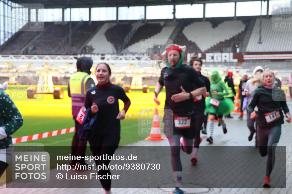 07.12.2025 - St. Pauli X-Mass-Run No. 15 Luisa Fischer http://msf.ph/oto/9380730 07.12.2025 10:41:57 Ziel 322, 141, 141, 259, 279, 322, 449, 545, 575, 1153, 1275, 2288, 2330, 2331, 2507, 2563, 3047, 3392, 3951, 4617 meine-sportfotos.de
