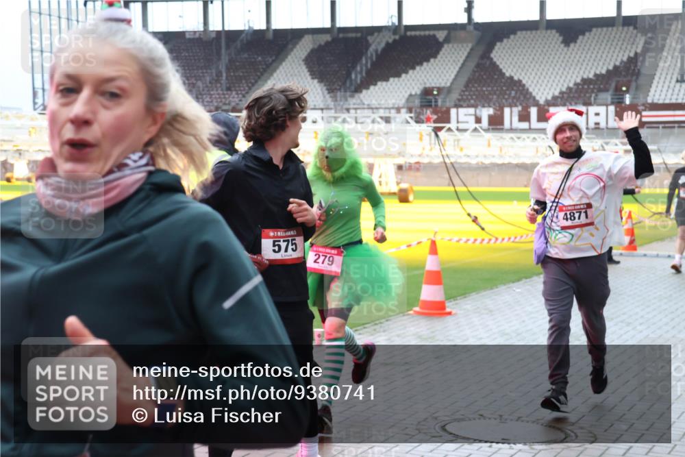 07.12.2025 - St. Pauli X-Mass-Run No. 15 Luisa Fischer http://msf.ph/oto/9380741 07.12.2025 10:41:59 Ziel 575, 279, 4871, 141, 259, 279, 322, 449, 575, 1153, 1266, 1275, 2288, 2330, 2331, 2507, 2563, 2829, 3047, 3392, 4617 meine-sportfotos.de