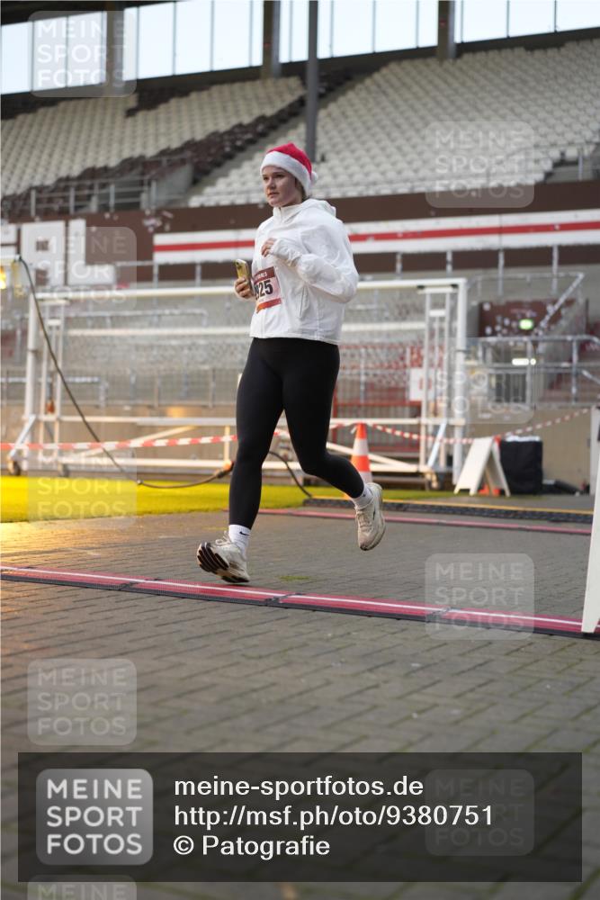 07.12.2025 - St. Pauli X-Mass-Run No. 15 Patografie http://msf.ph/oto/9380751 07.12.2025 10:18:32 Ziel 243, 264, 269, 1607, 1671, 2631, 2925, 3520, 3862, 4521, 4522, 4524, 4540 meine-sportfotos.de