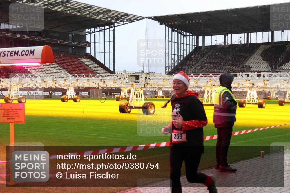 07.12.2025 - St. Pauli X-Mass-Run No. 15 Luisa Fischer http://msf.ph/oto/9380754 07.12.2025 10:42:04 Ziel 259, 141, 259, 279, 322, 575, 1153, 1266, 1275, 2288, 2330, 2331, 2507, 2563, 2829, 2831, 3047, 3392, 4617 meine-sportfotos.de