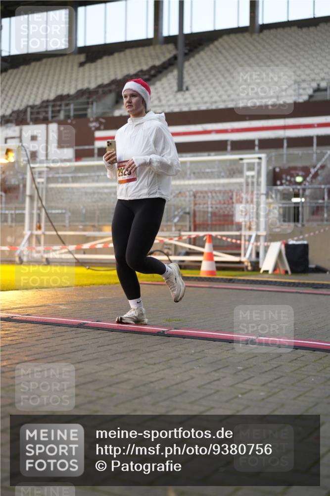 07.12.2025 - St. Pauli X-Mass-Run No. 15 Patografie http://msf.ph/oto/9380756 07.12.2025 10:18:32 Ziel 243, 264, 269, 1607, 1671, 2631, 2925, 3520, 3862, 4521, 4522, 4524, 4540 meine-sportfotos.de