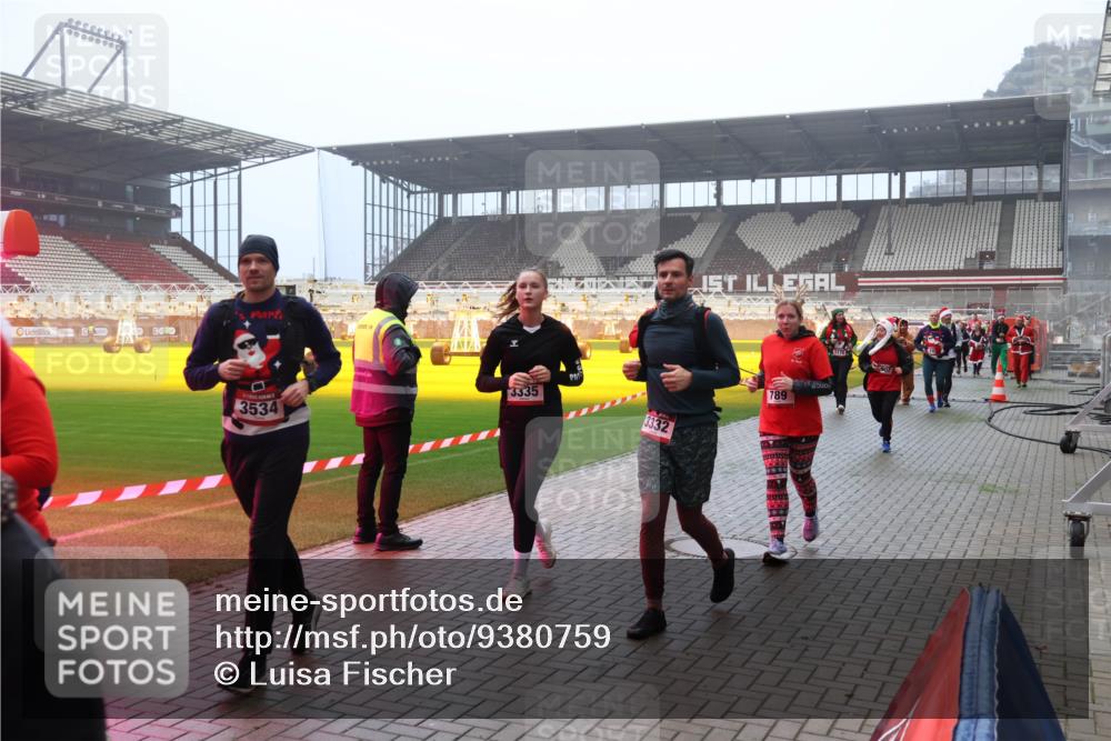 07.12.2025 - St. Pauli X-Mass-Run No. 15 Luisa Fischer http://msf.ph/oto/9380759 07.12.2025 10:09:18 Ziel 3335, 3534, 3332, 789, 1174, 19, 390, 707, 786, 789, 947, 1002, 1031, 1176, 1461, 1465, 1570, 1575, 1576, 2126, 2247, 2248, 2521, 2650, 3212, 3300, 3332, 3335, 3484, 3495, 3671, 3759, 3891, 3904, 3907, 4066, 4067, 4068, 4113, 4205, 4232, 4234, 4451, 4666 meine-sportfotos.de