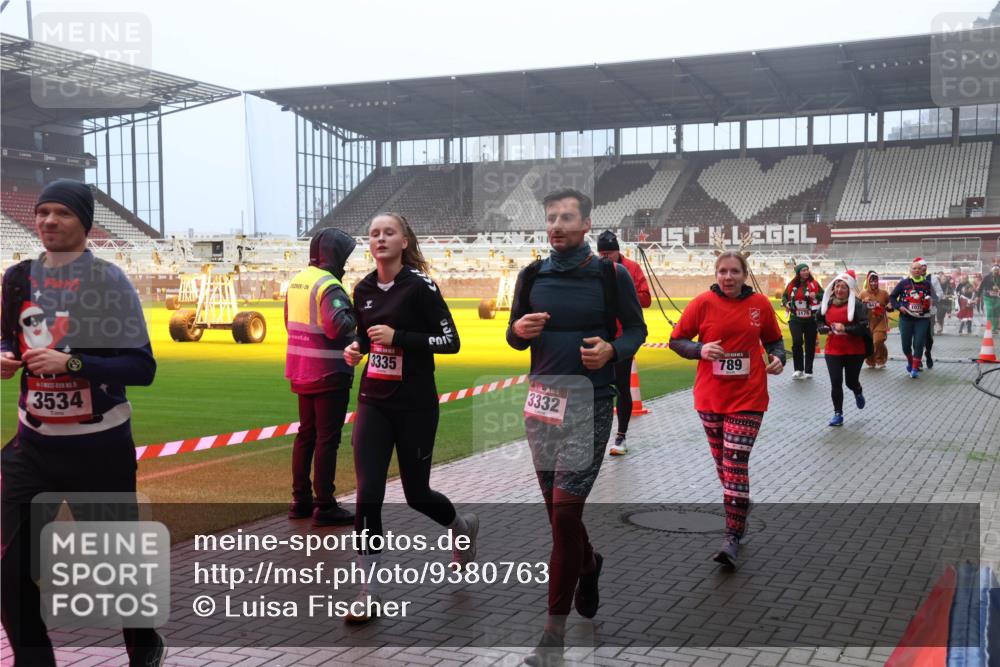 07.12.2025 - St. Pauli X-Mass-Run No. 15 Luisa Fischer http://msf.ph/oto/9380763 07.12.2025 10:09:19 Ziel 15, 3534, 3335, 3332, 789, 1176, 1031, 19, 390, 707, 786, 789, 947, 1002, 1031, 1176, 1461, 1465, 1570, 1575, 1576, 2126, 2247, 2248, 2521, 2650, 3212, 3300, 3332, 3335, 3484, 3495, 3671, 3759, 3891, 3904, 3907, 4066, 4067, 4068, 4113, 4205, 4232, 4234, 4451, 4666 meine-sportfotos.de