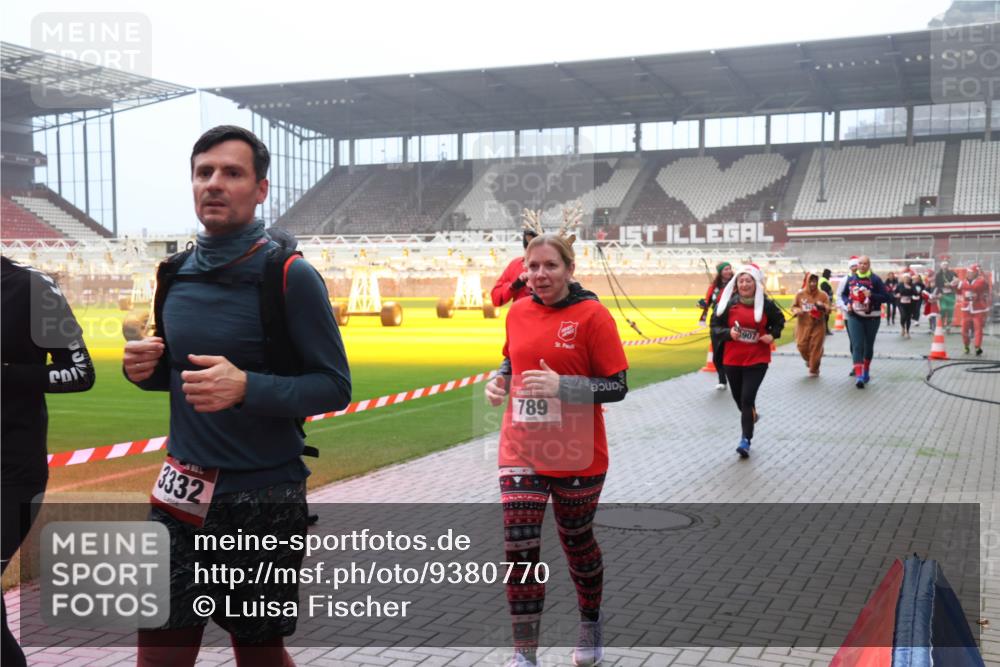 07.12.2025 - St. Pauli X-Mass-Run No. 15 Luisa Fischer http://msf.ph/oto/9380770 07.12.2025 10:09:20 Ziel 3332, 789, 5907, 19, 390, 707, 786, 789, 947, 1002, 1031, 1176, 1461, 1465, 1570, 1575, 1576, 2126, 2247, 2248, 2521, 3212, 3300, 3332, 3335, 3484, 3495, 3671, 3759, 3891, 3904, 3907, 4066, 4067, 4068, 4113, 4205, 4232, 4234, 4451, 4666 meine-sportfotos.de