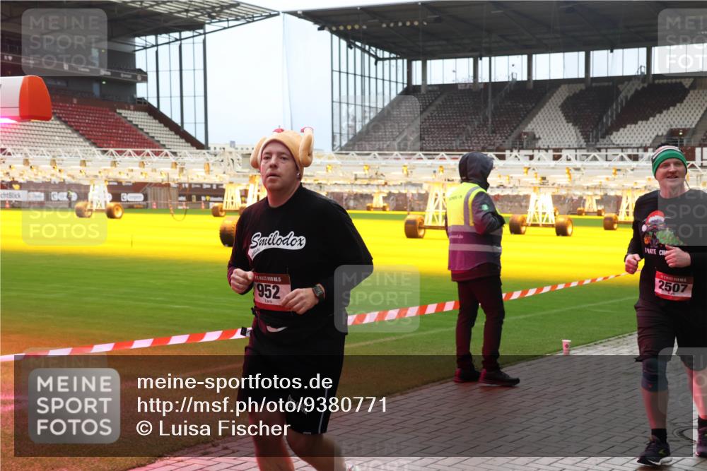 07.12.2025 - St. Pauli X-Mass-Run No. 15 Luisa Fischer http://msf.ph/oto/9380771 07.12.2025 10:42:07 Ziel 15, 952, 5, 2507, 141, 259, 279, 322, 575, 1266, 1275, 1675, 1676, 2288, 2330, 2331, 2507, 2563, 2829, 2831, 3047, 3392 meine-sportfotos.de