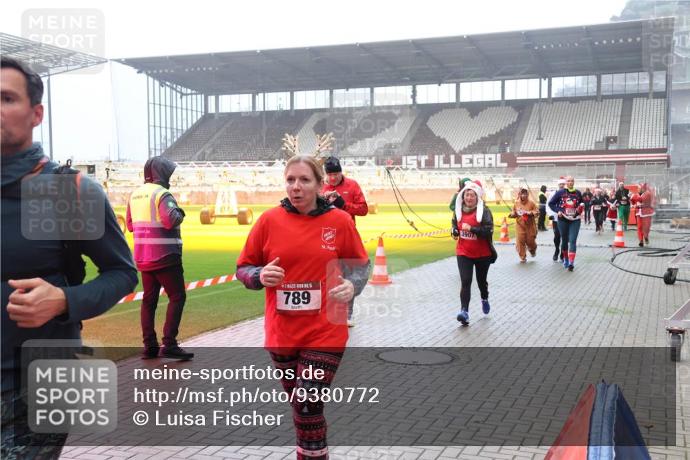 07.12.2025 - St. Pauli X-Mass-Run No. 15 Luisa Fischer http://msf.ph/oto/9380772 07.12.2025 10:09:20 Ziel 15, 789, 3907, 1031, 19, 390, 707, 786, 789, 947, 1002, 1031, 1176, 1461, 1465, 1570, 1575, 1576, 2126, 2247, 2248, 2521, 3212, 3300, 3332, 3335, 3484, 3495, 3671, 3759, 3891, 3904, 3907, 4066, 4067, 4068, 4113, 4205, 4232, 4234, 4451, 4666 meine-sportfotos.de