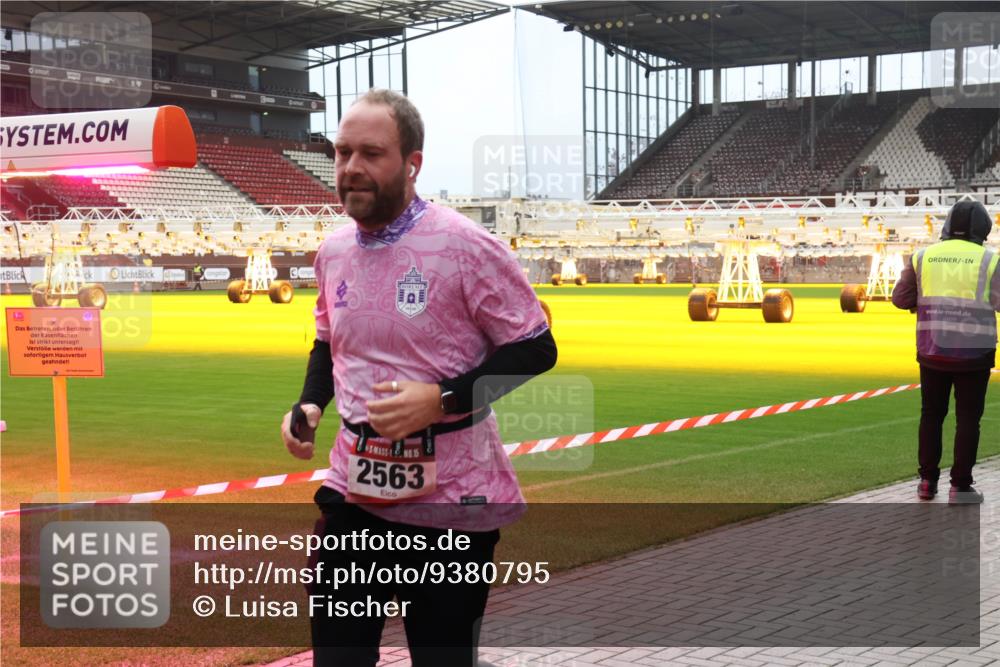 07.12.2025 - St. Pauli X-Mass-Run No. 15 Luisa Fischer http://msf.ph/oto/9380795 07.12.2025 10:42:11 Ziel 15, 2563, 141, 259, 279, 322, 968, 1266, 1275, 1674, 1675, 1676, 2288, 2330, 2331, 2507, 2563, 2829, 2831, 3392 meine-sportfotos.de