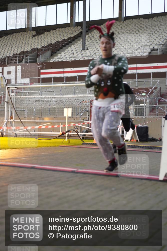 07.12.2025 - St. Pauli X-Mass-Run No. 15 Patografie http://msf.ph/oto/9380800 07.12.2025 10:18:39 Ziel 243, 264, 269, 721, 1034, 1607, 1671, 2152, 2631, 2925, 3862, 4521, 4522, 4524, 4547 meine-sportfotos.de