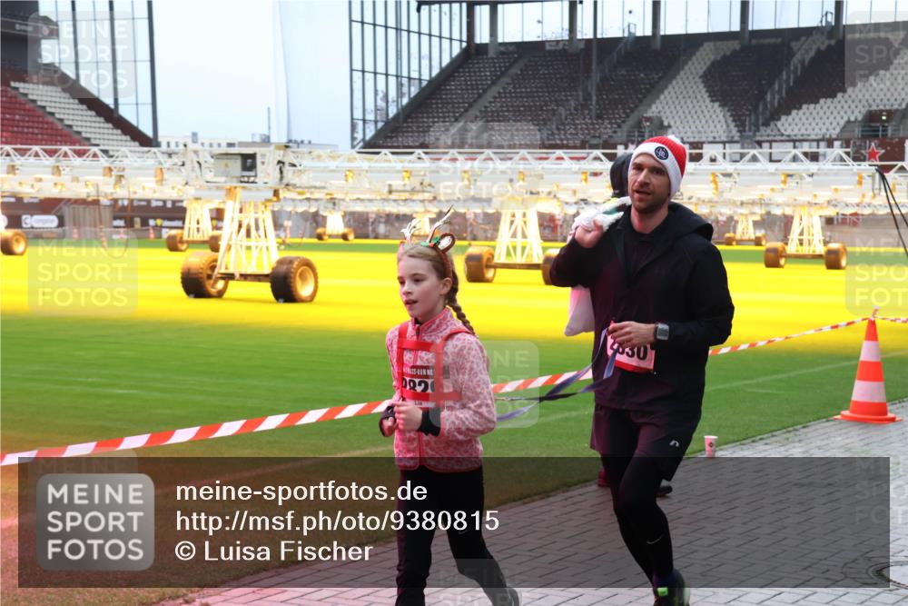 07.12.2025 - St. Pauli X-Mass-Run No. 15 Luisa Fischer http://msf.ph/oto/9380815 07.12.2025 10:42:32 Ziel 82, 30, 116, 141, 279, 322, 563, 968, 1266, 1272, 1438, 1674, 1675, 1676, 2013, 2157, 2261, 2288, 2563, 2829, 2831, 2931, 3042, 3399, 4045, 4046, 4441, 4622 meine-sportfotos.de