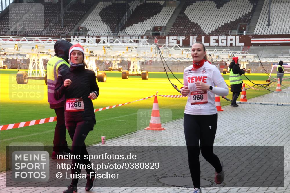 07.12.2025 - St. Pauli X-Mass-Run No. 15 Luisa Fischer http://msf.ph/oto/9380829 07.12.2025 10:42:39 Ziel 15, 1266, 1, 5, 968, 7, 116, 563, 968, 1266, 1272, 1358, 1434, 1438, 1674, 1675, 1676, 2012, 2013, 2157, 2261, 2563, 2722, 2829, 2831, 2931, 3042, 3399, 4045, 4046, 4441, 4622 meine-sportfotos.de