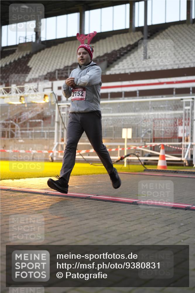 07.12.2025 - St. Pauli X-Mass-Run No. 15 Patografie http://msf.ph/oto/9380831 07.12.2025 10:18:43 Ziel 721, 1034, 1607, 1671, 2152, 2631, 2925, 3862, 4521, 4522, 4524, 4547 meine-sportfotos.de