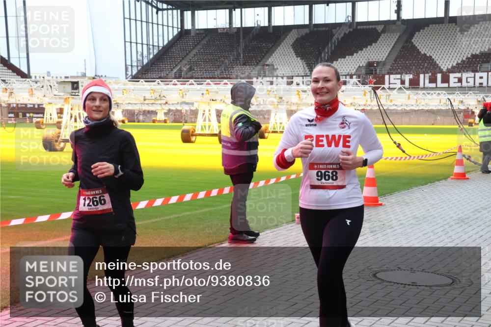 07.12.2025 - St. Pauli X-Mass-Run No. 15 Luisa Fischer http://msf.ph/oto/9380836 07.12.2025 10:42:40 Ziel 15, 1266, 15, 968, 116, 563, 968, 1266, 1272, 1358, 1434, 1438, 1674, 1675, 1676, 2012, 2013, 2157, 2261, 2621, 2622, 2722, 2829, 2831, 2931, 3042, 3399, 4045, 4046, 4441, 4622 meine-sportfotos.de