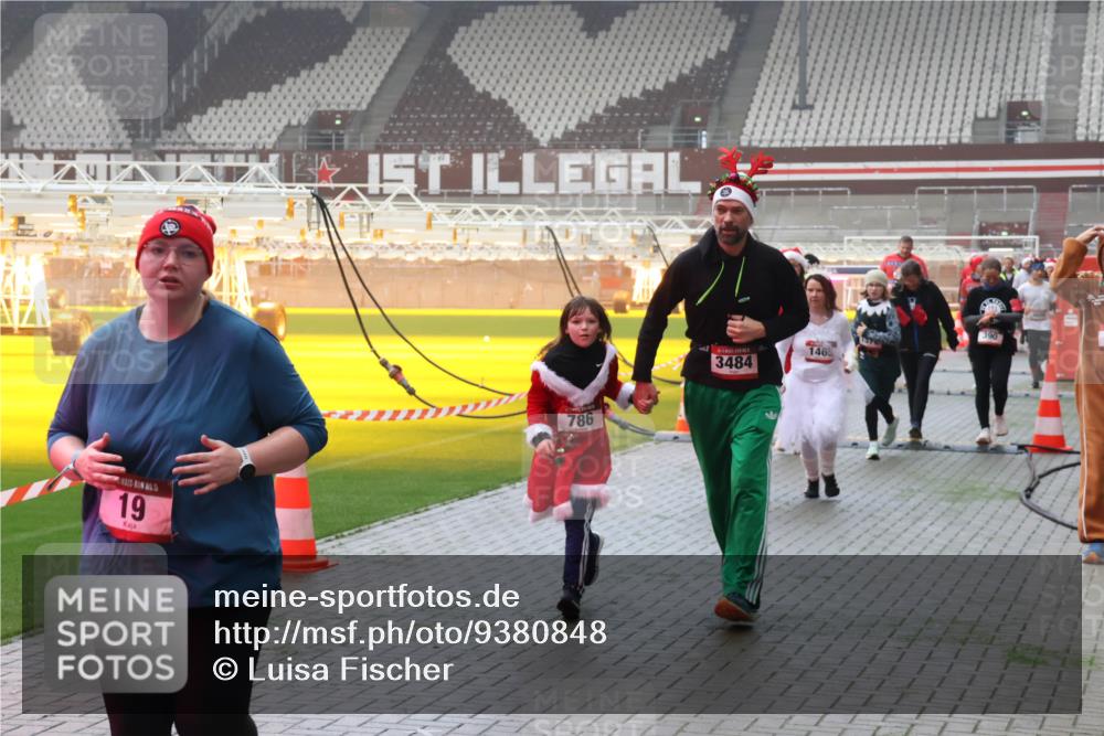 07.12.2025 - St. Pauli X-Mass-Run No. 15 Luisa Fischer http://msf.ph/oto/9380848 07.12.2025 10:09:30 Ziel 19, 786, 3484, 1465, 19, 390, 707, 786, 789, 881, 896, 899, 947, 960, 1002, 1031, 1176, 1461, 1465, 1570, 1575, 1576, 2126, 2521, 3212, 3300, 3332, 3335, 3484, 3493, 3495, 3671, 3756, 3759, 3891, 3904, 3907, 4066, 4067, 4068, 4113, 4205, 4232, 4234, 4451, 4666 meine-sportfotos.de