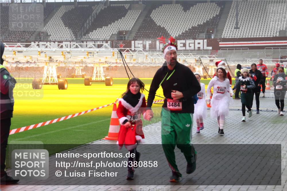 07.12.2025 - St. Pauli X-Mass-Run No. 15 Luisa Fischer http://msf.ph/oto/9380858 07.12.2025 10:09:32 Ziel 786, 3484, 461, 1465, 390, 1570, 19, 390, 707, 786, 789, 881, 896, 899, 947, 960, 1002, 1031, 1176, 1461, 1465, 1570, 1575, 1576, 1718, 2126, 2521, 3212, 3300, 3332, 3335, 3484, 3493, 3671, 3756, 3891, 3904, 3907, 4066, 4067, 4068, 4113, 4232, 4234, 4451, 4666 meine-sportfotos.de