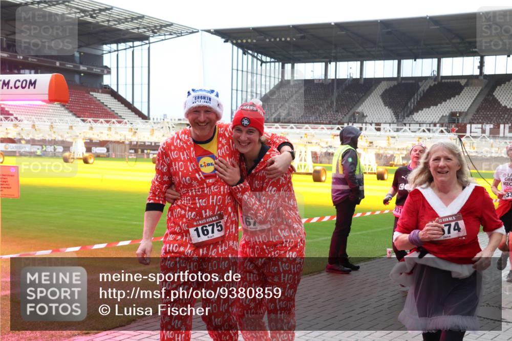 07.12.2025 - St. Pauli X-Mass-Run No. 15 Luisa Fischer http://msf.ph/oto/9380859 07.12.2025 10:42:51 Ziel 15, 1675, 167, 410, 10, 0, 931, 15, 74, 33, 116, 519, 563, 625, 968, 1272, 1358, 1434, 1438, 1674, 1675, 1676, 2012, 2013, 2061, 2155, 2157, 2261, 2621, 2622, 2722, 2931, 3042, 3399, 4045, 4046, 4394, 4441, 4594, 4622 meine-sportfotos.de
