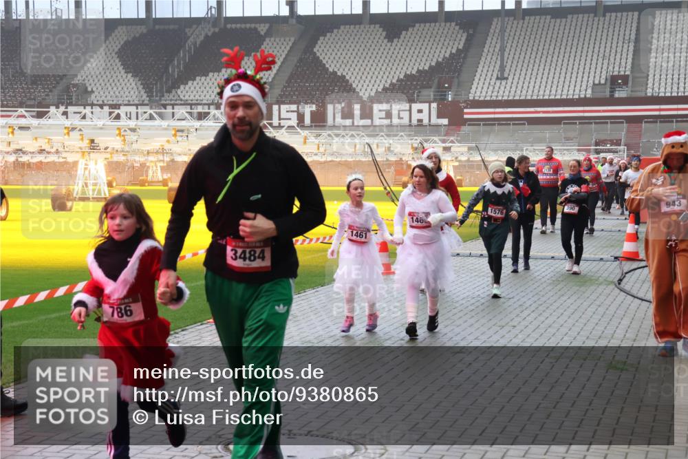 07.12.2025 - St. Pauli X-Mass-Run No. 15 Luisa Fischer http://msf.ph/oto/9380865 07.12.2025 10:09:33 Ziel 786, 3484, 1461, 146, 1576, 2126, 390, 943, 19, 390, 707, 786, 789, 881, 896, 899, 947, 960, 1002, 1031, 1176, 1243, 1248, 1461, 1465, 1570, 1575, 1576, 1718, 2126, 2521, 3212, 3300, 3332, 3335, 3484, 3493, 3671, 3756, 3891, 3904, 3907, 4066, 4067, 4068, 4113, 4232, 4234, 4451, 4666 meine-sportfotos.de