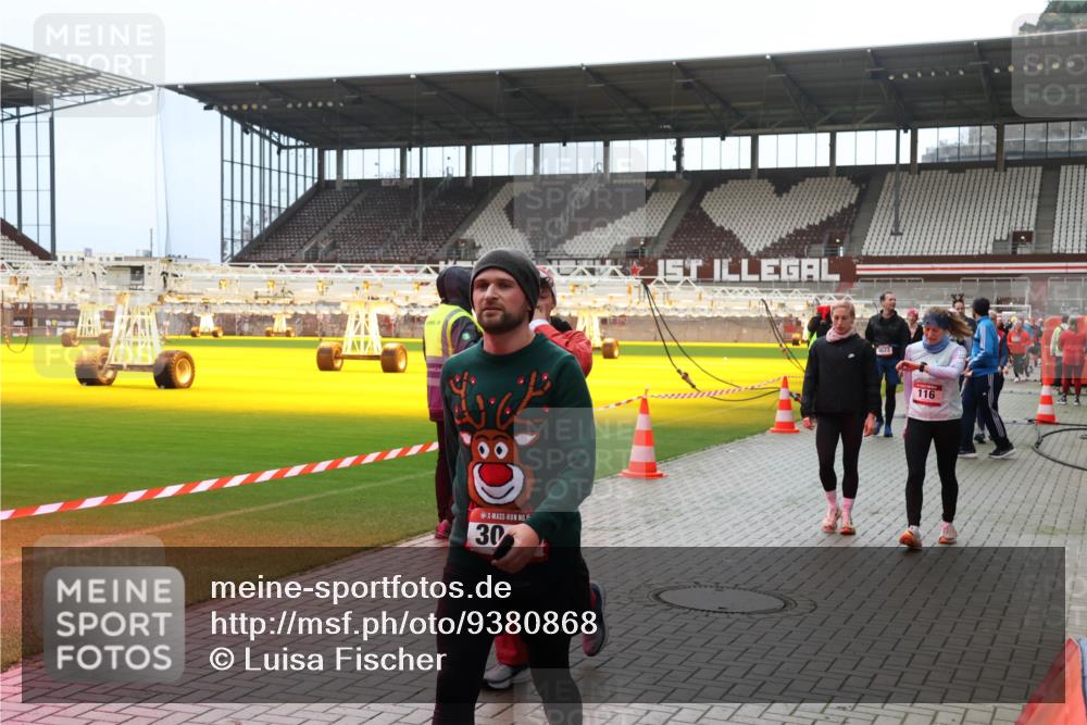 07.12.2025 - St. Pauli X-Mass-Run No. 15 Luisa Fischer http://msf.ph/oto/9380868 07.12.2025 10:42:55 Ziel 1, 30, 116, 116, 519, 563, 598, 604, 625, 968, 1272, 1358, 1434, 1438, 1674, 1676, 1758, 2012, 2013, 2061, 2155, 2157, 2261, 2621, 2622, 2722, 2931, 3042, 3399, 4045, 4046, 4394, 4441, 4594, 4622, 4857 meine-sportfotos.de