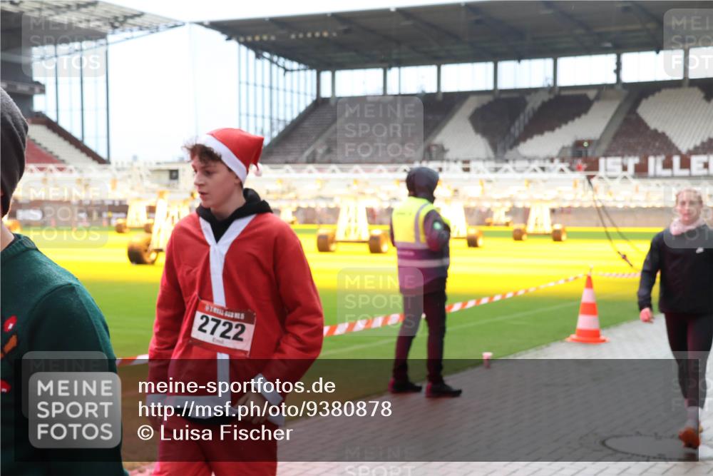 07.12.2025 - St. Pauli X-Mass-Run No. 15 Luisa Fischer http://msf.ph/oto/9380878 07.12.2025 10:42:57 Ziel 2722, 116, 519, 563, 598, 604, 625, 968, 1272, 1358, 1434, 1438, 1758, 2012, 2013, 2061, 2155, 2157, 2261, 2621, 2622, 2722, 2931, 3042, 3399, 4045, 4046, 4394, 4441, 4594, 4622, 4857 meine-sportfotos.de