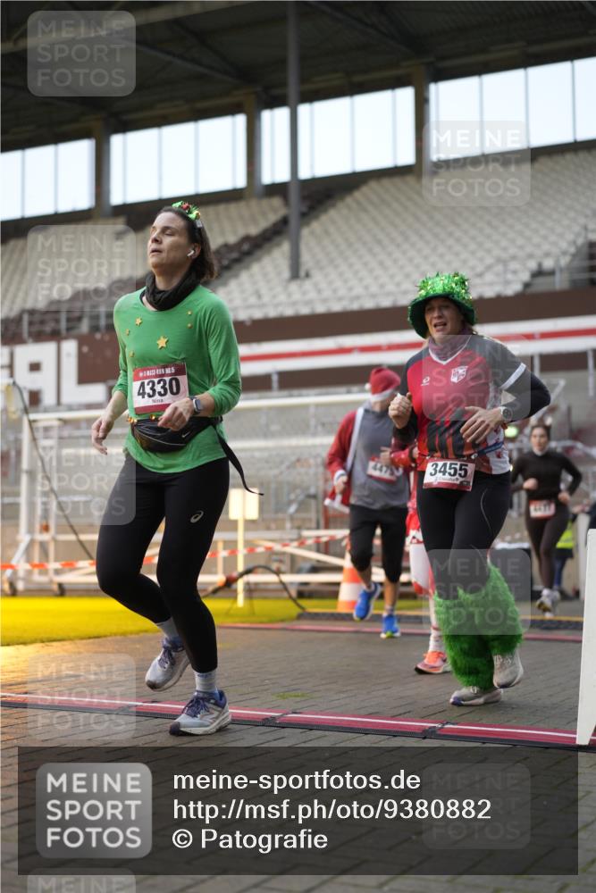 07.12.2025 - St. Pauli X-Mass-Run No. 15 Patografie http://msf.ph/oto/9380882 07.12.2025 10:18:58 Ziel 2152, 3455, 3724, 3975, 3976, 4330, 4331, 4436, 4437, 4438, 4473, 4475, 4498 meine-sportfotos.de