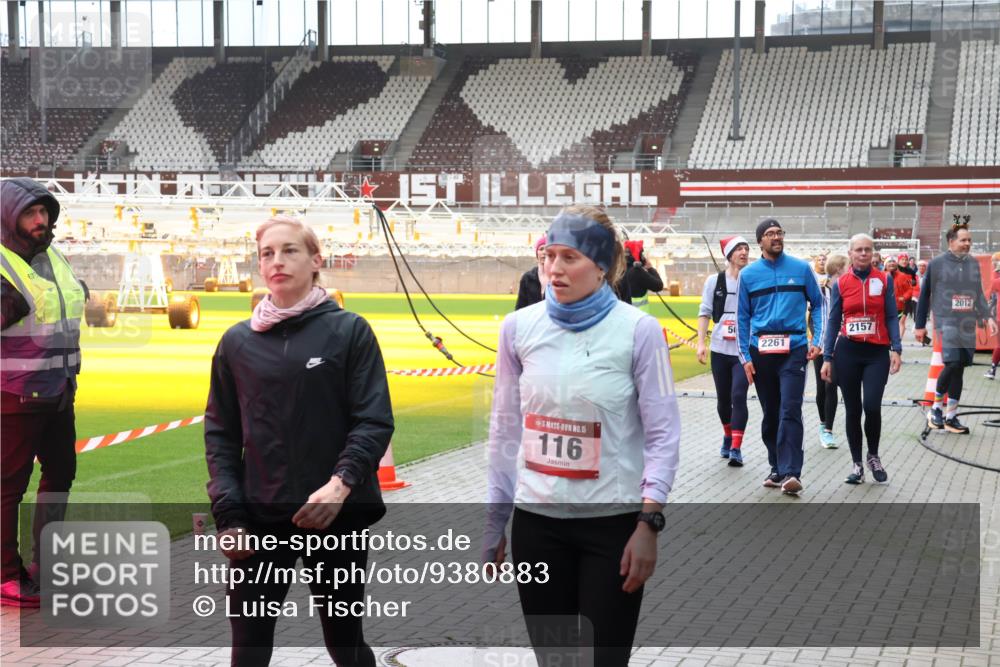 07.12.2025 - St. Pauli X-Mass-Run No. 15 Luisa Fischer http://msf.ph/oto/9380883 07.12.2025 10:42:59 Ziel 15, 116, 50, 2261, 2157, 2012, 116, 519, 563, 598, 604, 625, 1272, 1358, 1434, 1438, 1758, 2012, 2013, 2061, 2155, 2157, 2261, 2621, 2622, 2722, 2931, 3042, 3399, 4045, 4046, 4394, 4441, 4594, 4622, 4857 meine-sportfotos.de