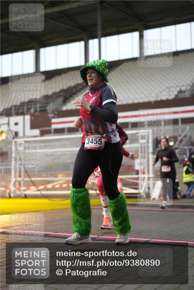 07.12.2025 - St. Pauli X-Mass-Run No. 15 Patografie http://msf.ph/oto/9380890 07.12.2025 10:18:58 Ziel 2152, 3455, 3724, 3975, 3976, 4330, 4331, 4436, 4437, 4438, 4473, 4475, 4498 meine-sportfotos.de