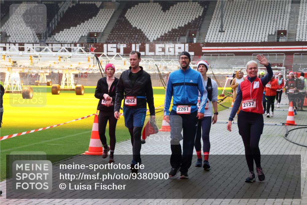 07.12.2025 - St. Pauli X-Mass-Run No. 15 Luisa Fischer http://msf.ph/oto/9380900 07.12.2025 10:43:02 Ziel 1, 4622, 2261, 2157, 1434, 116, 519, 563, 598, 604, 625, 1272, 1358, 1434, 1438, 1758, 2012, 2013, 2061, 2155, 2157, 2261, 2621, 2622, 2722, 2931, 3042, 3399, 4045, 4046, 4394, 4441, 4594, 4622, 4857 meine-sportfotos.de