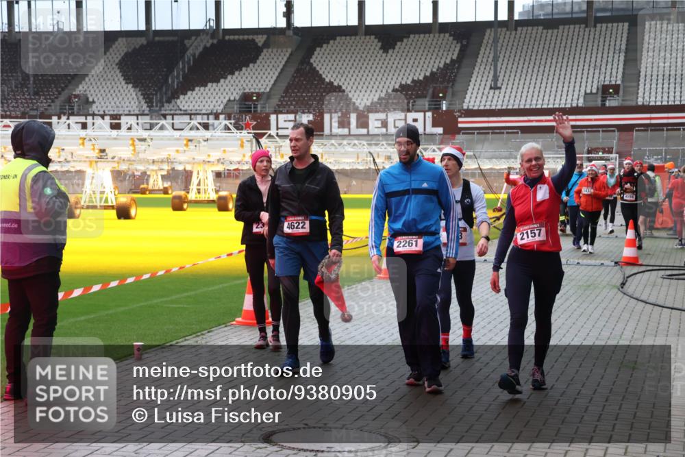 07.12.2025 - St. Pauli X-Mass-Run No. 15 Luisa Fischer http://msf.ph/oto/9380905 07.12.2025 10:43:02 Ziel 4622, 2261, 3, 2157, 143, 116, 519, 563, 598, 604, 625, 1272, 1358, 1434, 1438, 1758, 2012, 2013, 2061, 2155, 2157, 2261, 2621, 2622, 2722, 2931, 3042, 3399, 4045, 4046, 4394, 4441, 4594, 4622, 4857 meine-sportfotos.de