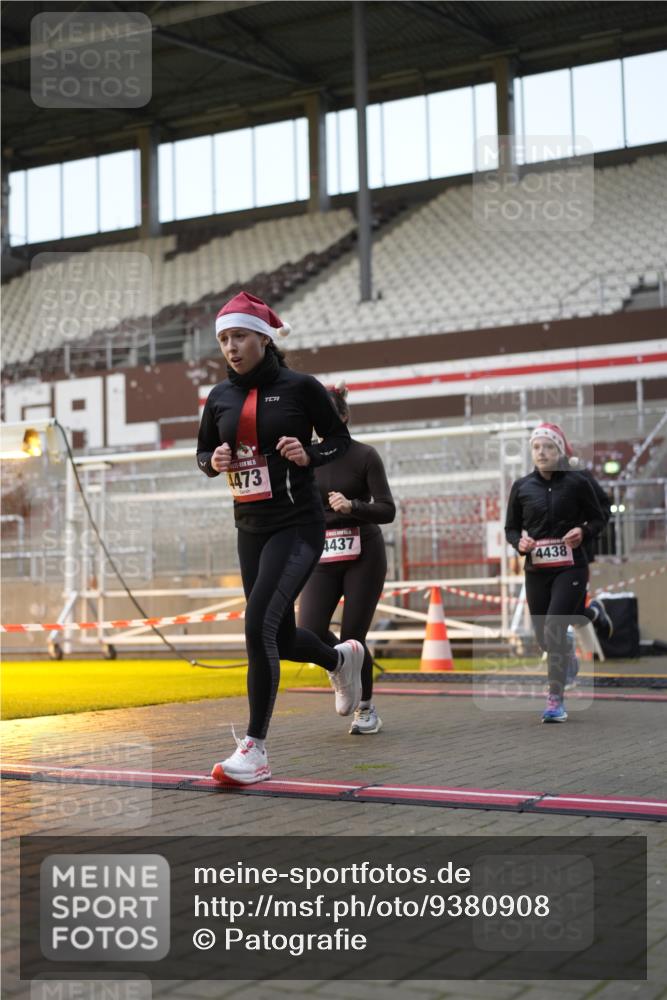 07.12.2025 - St. Pauli X-Mass-Run No. 15 Patografie http://msf.ph/oto/9380908 07.12.2025 10:19:00 Ziel 3455, 3724, 3975, 3976, 4330, 4331, 4436, 4437, 4438, 4473, 4475, 4498 meine-sportfotos.de