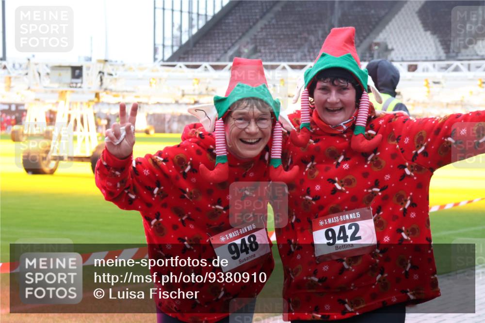 07.12.2025 - St. Pauli X-Mass-Run No. 15 Luisa Fischer http://msf.ph/oto/9380910 07.12.2025 11:15:23 Ziel 15, 948, 15, 942, 313, 525, 922, 1623, 1627, 1662, 1776, 1778, 1798, 1804, 1805, 1806, 1807, 2040, 2211, 3133, 4010 meine-sportfotos.de