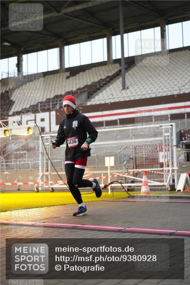 07.12.2025 - St. Pauli X-Mass-Run No. 15 Patografie http://msf.ph/oto/9380928 07.12.2025 10:19:01 Ziel 3455, 3724, 3975, 3976, 4330, 4331, 4436, 4437, 4438, 4473, 4475, 4498 meine-sportfotos.de