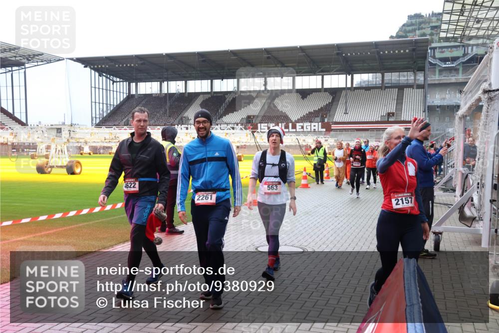 07.12.2025 - St. Pauli X-Mass-Run No. 15 Luisa Fischer http://msf.ph/oto/9380929 07.12.2025 10:43:06 Ziel 15, 4622, 2261, 563, 4594, 2157, 116, 296, 519, 563, 598, 604, 625, 1272, 1358, 1434, 1438, 1758, 2012, 2013, 2061, 2155, 2157, 2261, 2336, 2337, 2621, 2622, 2722, 2931, 3042, 3399, 4161, 4394, 4441, 4594, 4622, 4857 meine-sportfotos.de