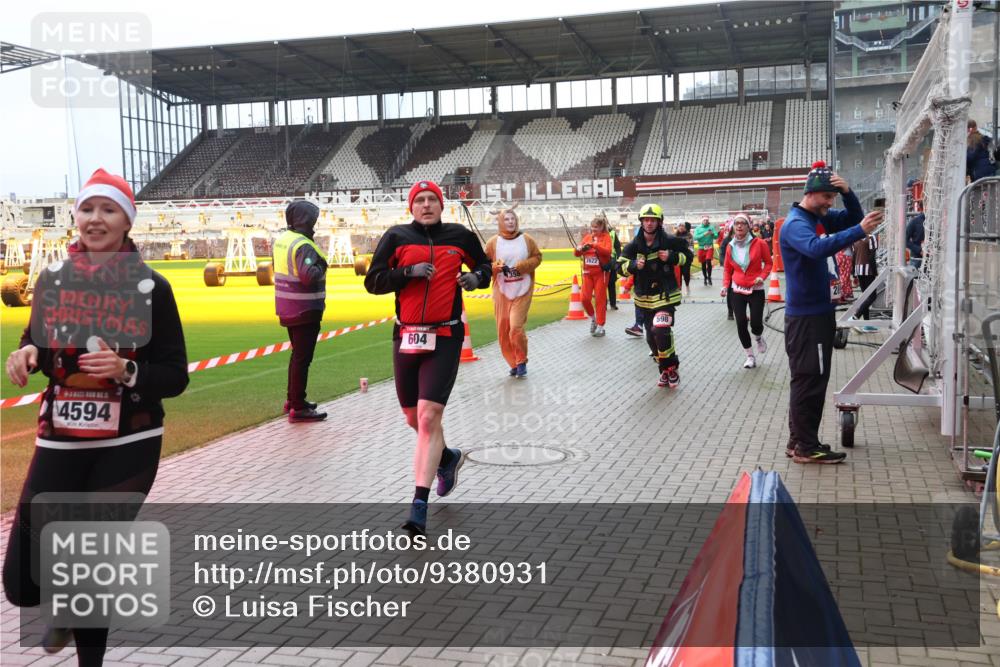 07.12.2025 - St. Pauli X-Mass-Run No. 15 Luisa Fischer http://msf.ph/oto/9380931 07.12.2025 10:43:10 Ziel 604, 5, 4594, 2622, 598, 116, 296, 519, 563, 598, 604, 625, 1272, 1358, 1434, 1438, 1758, 2012, 2013, 2061, 2155, 2157, 2336, 2337, 2621, 2622, 2722, 2802, 2901, 2931, 3381, 3399, 4161, 4394, 4594, 4621, 4857 meine-sportfotos.de